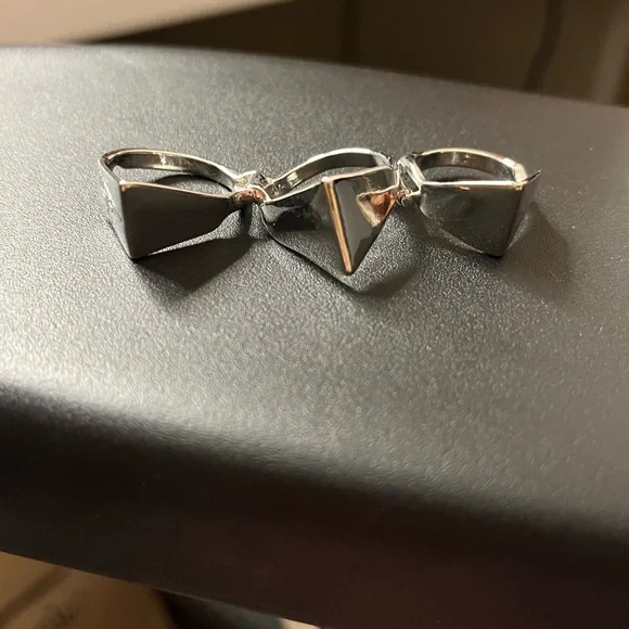 NIB Elegant Silver Geometric Armor Ring - Picture 4 of 5